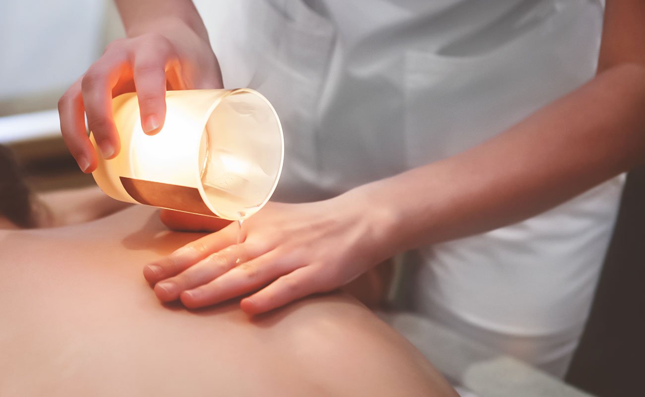 massage candle 02 Θεραπεία με θερμές κούπες στην πλάτη.